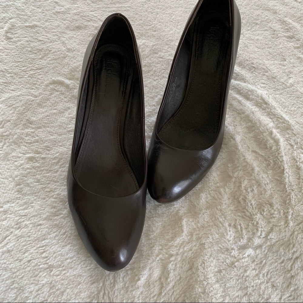 La Chateau Brown Heels